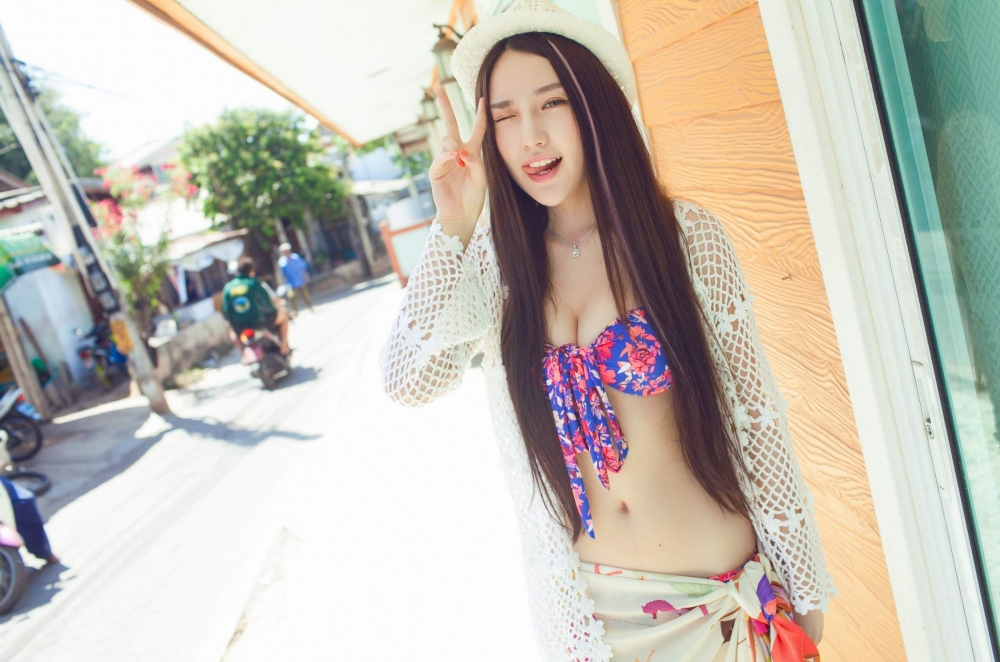 夏日沙滩性感美女写真壁纸图片
