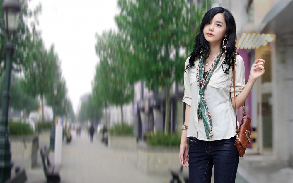 青春靓丽的清新长发美女的高清电脑壁纸