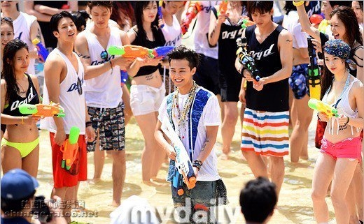 G-dragon权志龙拍摄江原道水上乐园宣传广告写真