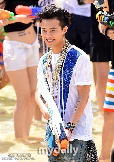 G-dragon权志龙拍摄江原道水上乐园宣传广告写真