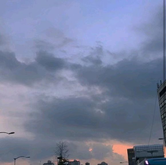 蓝天白云 软绵绵的喜欢