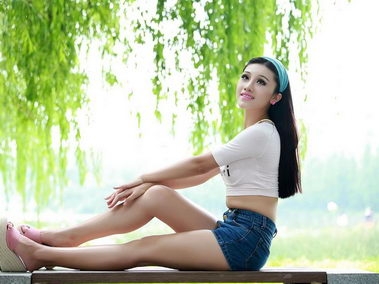 清新长发美女电脑桌面壁纸