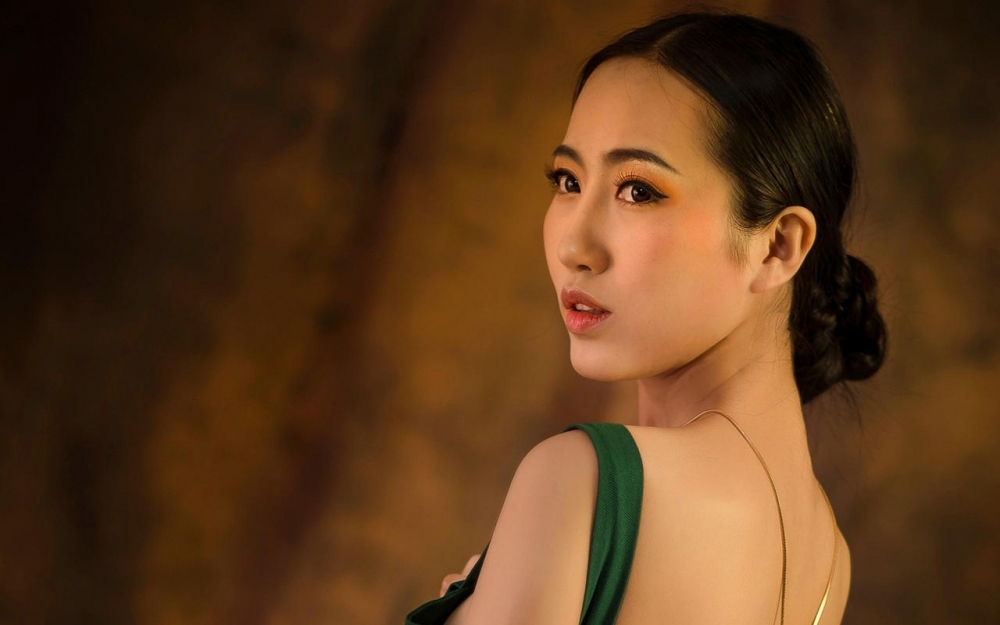 典雅高贵气质美女高清写真壁纸