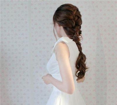 12种适合长发女生的发型图片大全