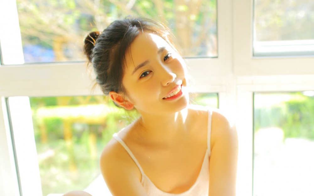 文艺美女居家治愈系写真高清图片壁纸