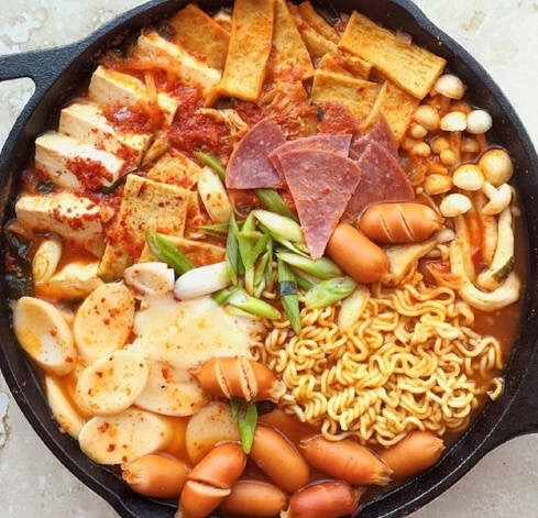 好吃的韩国美食部队火锅图片