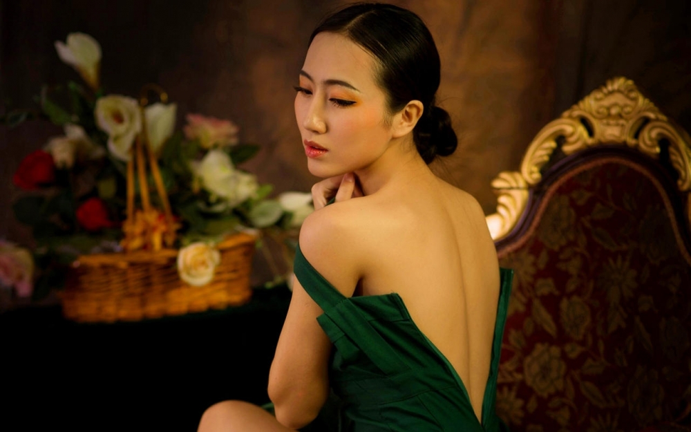 典雅高贵气质美女高清写真壁纸