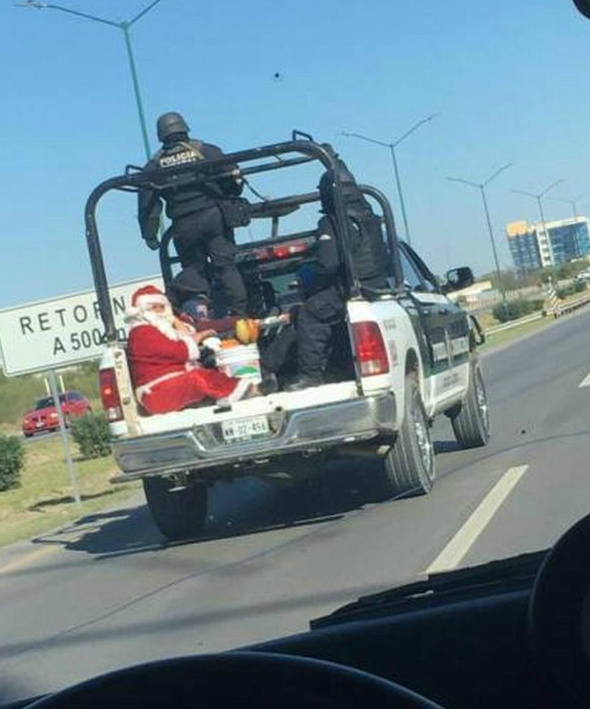 擅闯私宅被拘留的圣诞老人爆笑图片