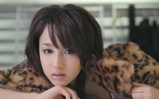 日本女优泽尻绘里香高清电脑桌面壁纸