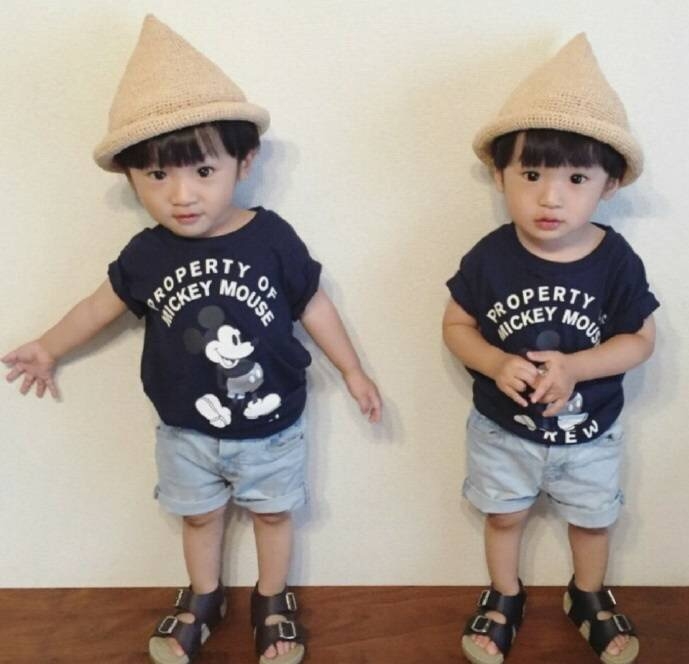 可爱的双胞胎兄弟图片
