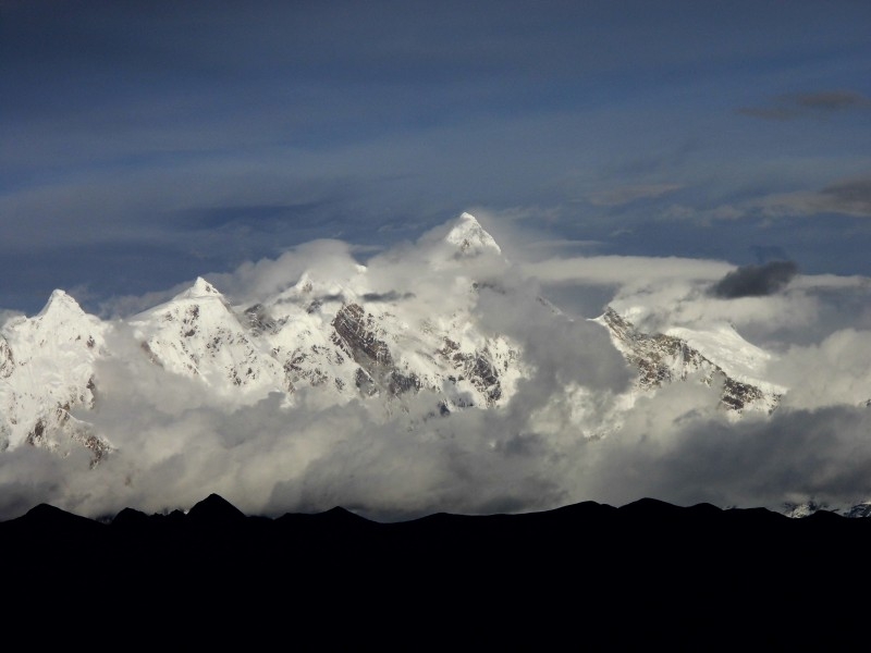 巍峨秀丽的雪山风景壁纸图片