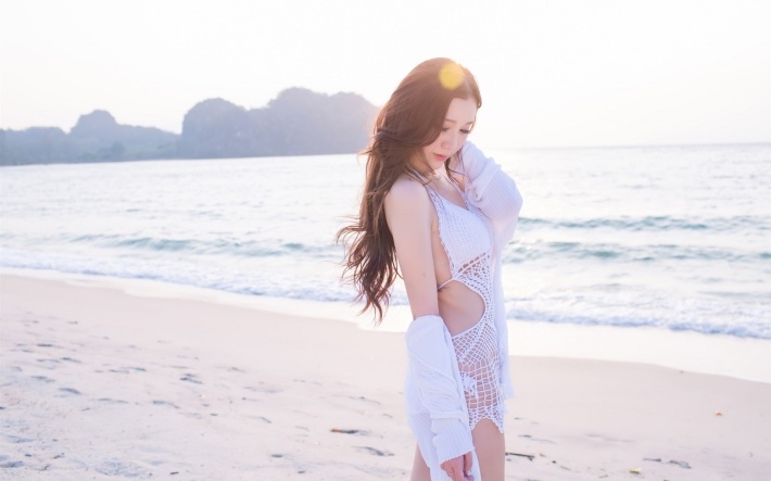 性感美女海边高清泳装图片壁纸