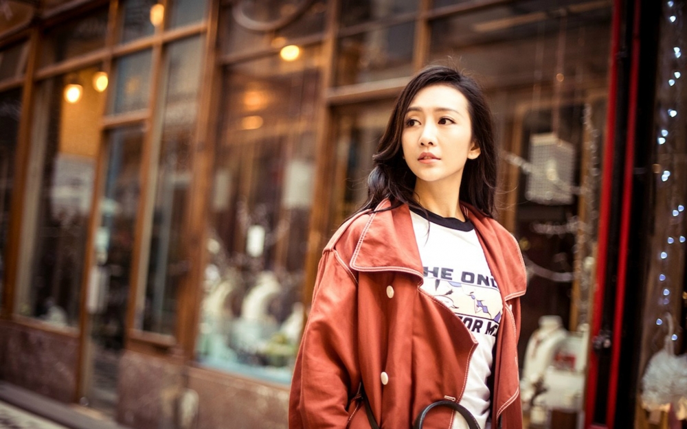 美女明星王鸥清新时尚街拍电脑桌面壁纸