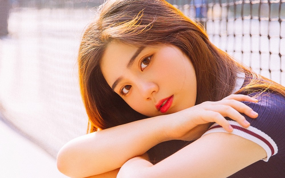 养眼长发美女甜美写真高清图片壁纸