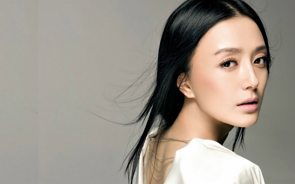 酥胸气质美女高清电脑桌面壁纸