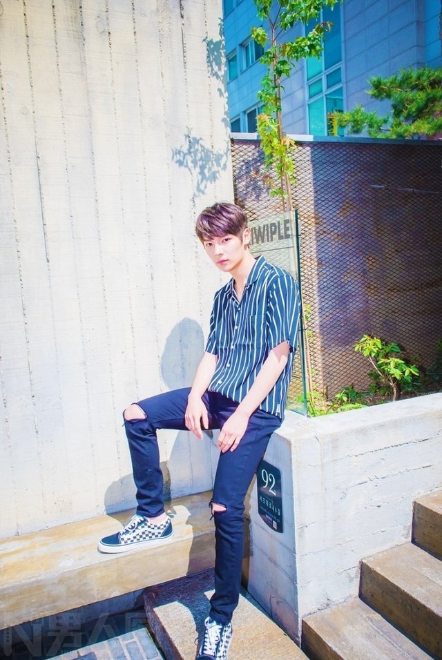 男版produce101尹龙彬公开画报写真图片