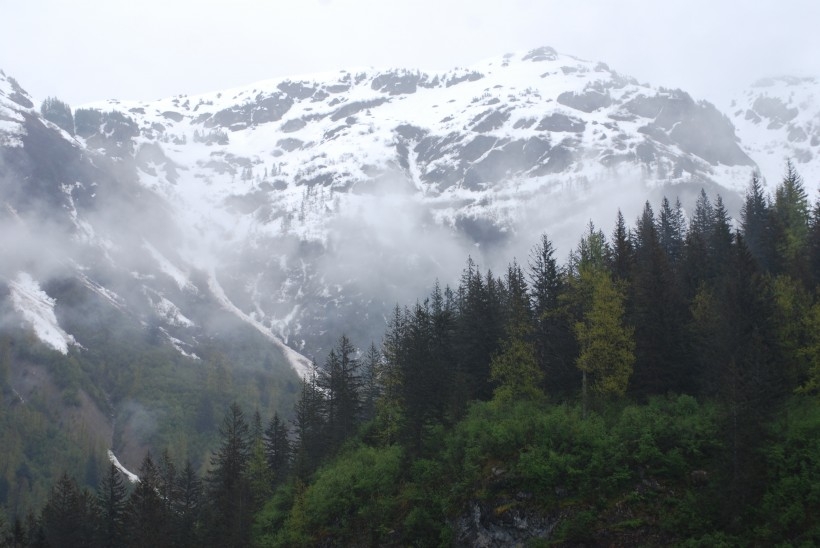 巍峨秀丽的雪山风景壁纸图片