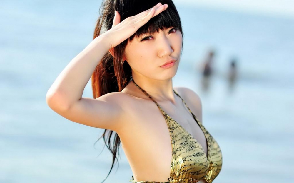 性感比基尼泳衣美女壁纸