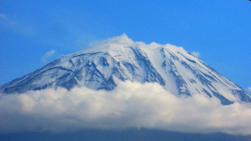 巍峨秀丽的雪山风景壁纸图片