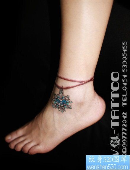 女人脚腕精美的雪花脚链纹身图片