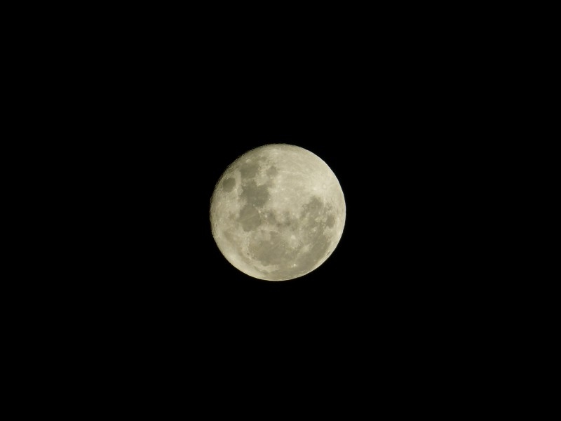 夜空中的月亮风景图片