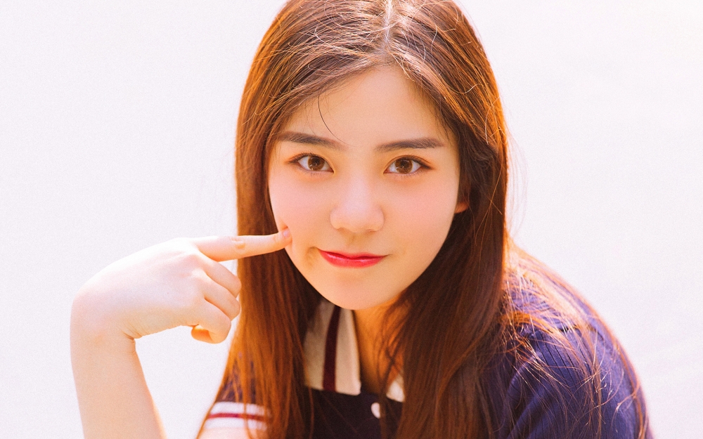 养眼长发美女甜美写真高清图片壁纸