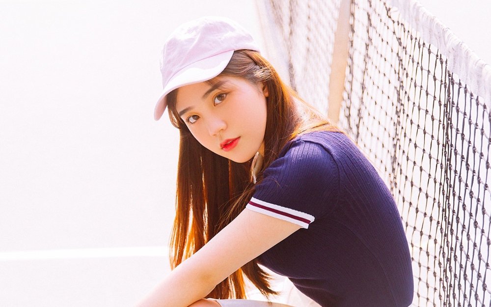 养眼长发美女甜美写真高清图片壁纸