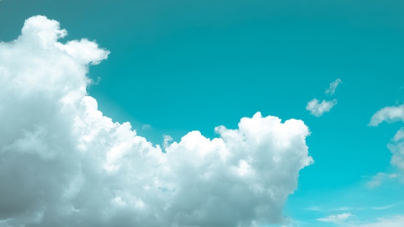 蔚蓝天空白云自然风景桌面壁纸