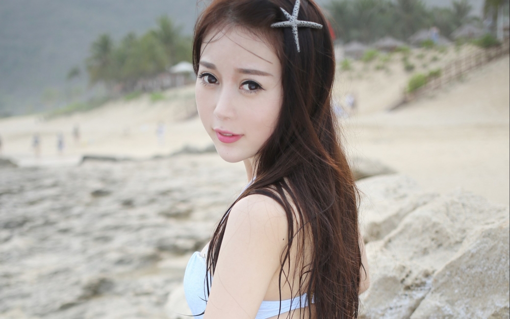 清纯美女海边性感写真图片桌面壁纸