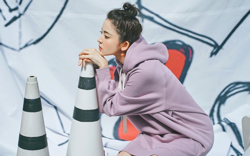 美女明星古力娜扎时尚写真桌面壁纸