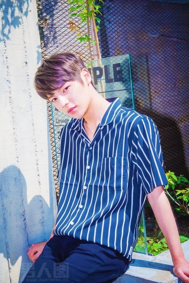 男版produce101尹龙彬公开画报写真图片