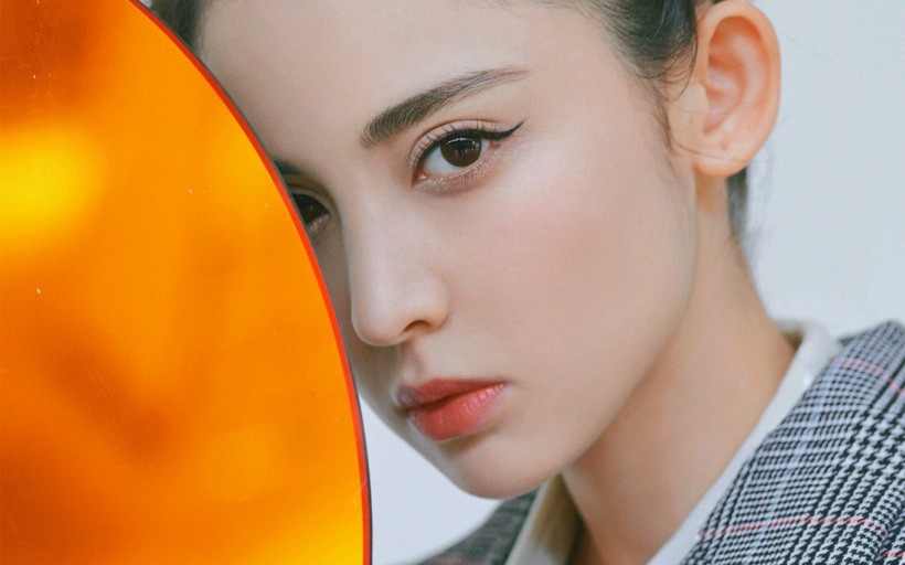 美女明星古力娜扎时尚写真桌面壁纸