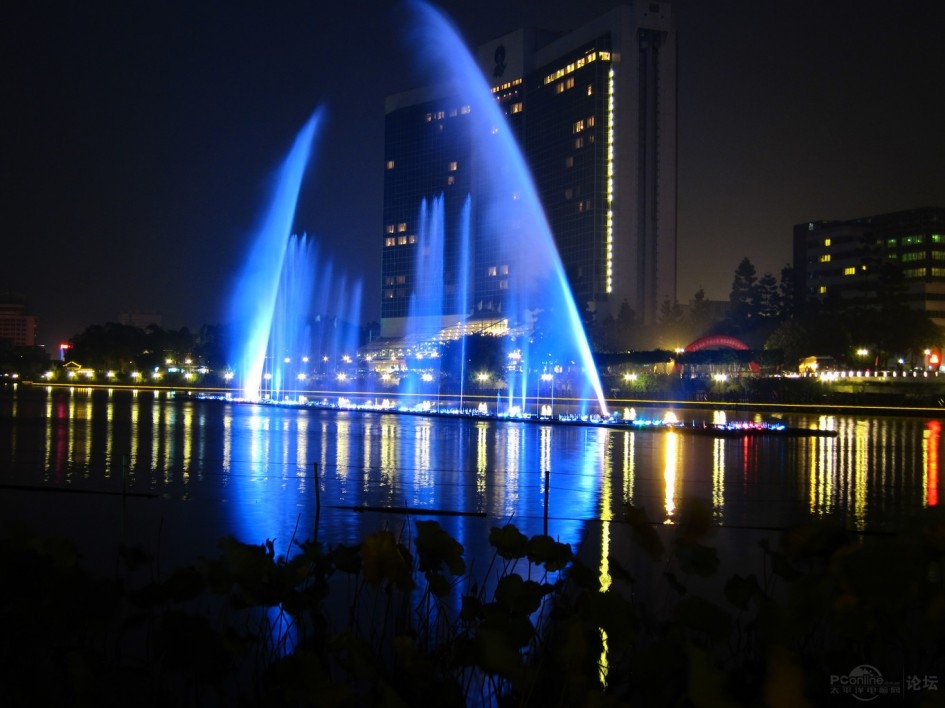 唯美夜景喷泉风景图片