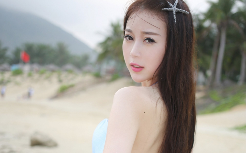 清纯美女海边性感写真图片桌面壁纸