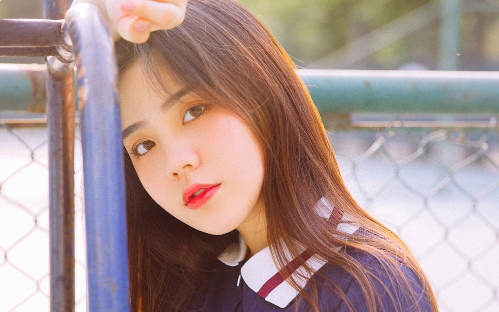 养眼长发美女甜美写真高清图片壁纸