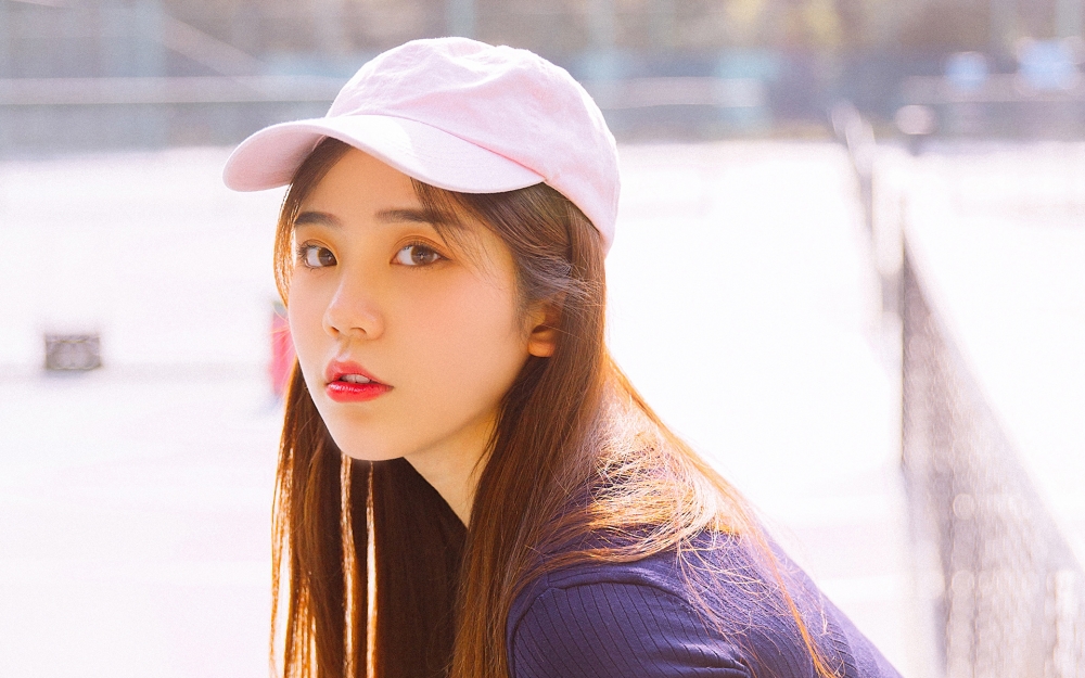 养眼长发美女甜美写真高清图片壁纸