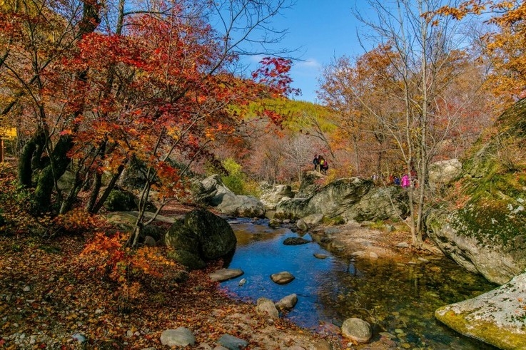 辽宁本溪山水嶙峋的风景图片