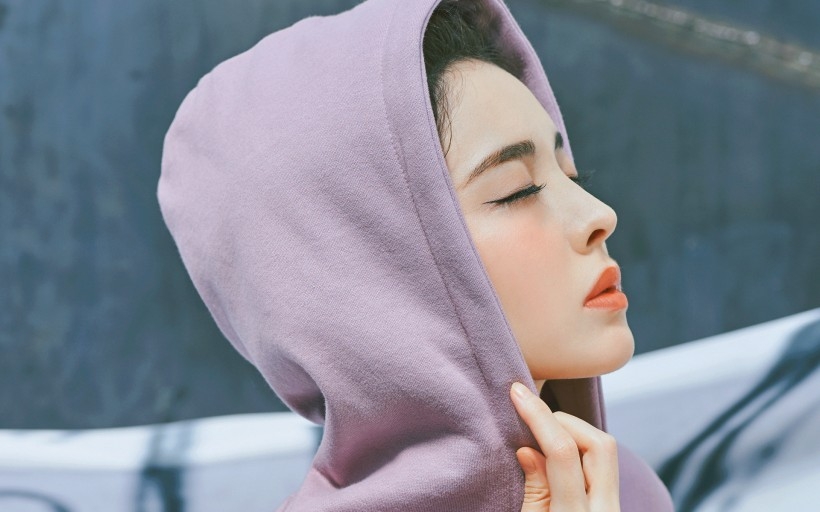 美女明星古力娜扎时尚写真桌面壁纸