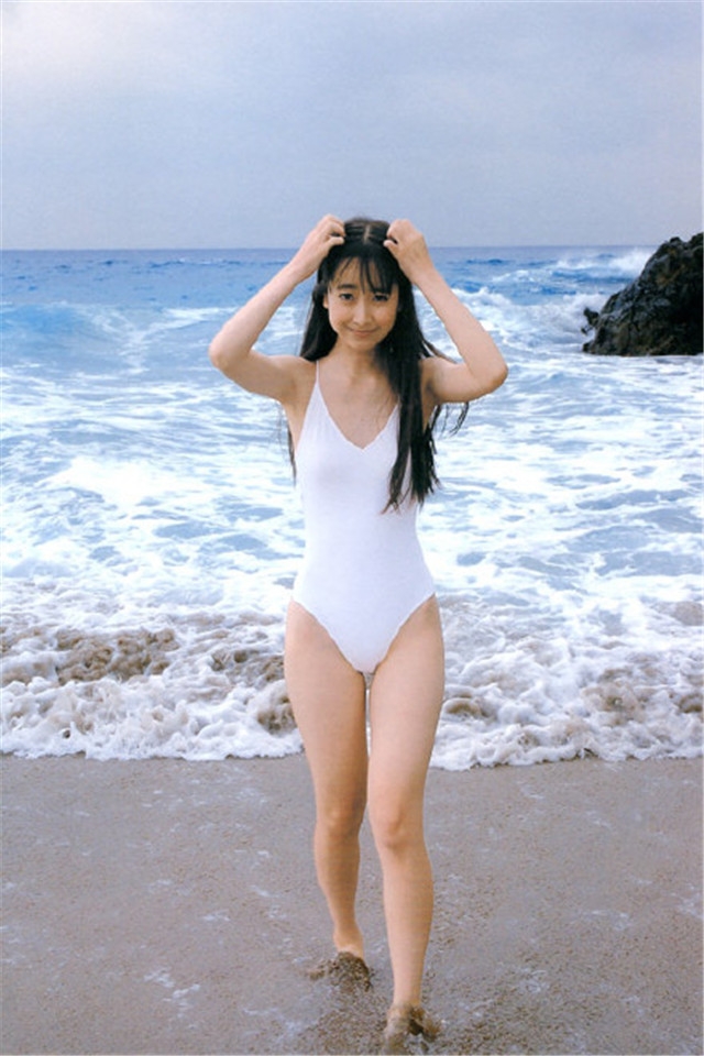 日本美女黑川智花高清手机桌面壁纸下载