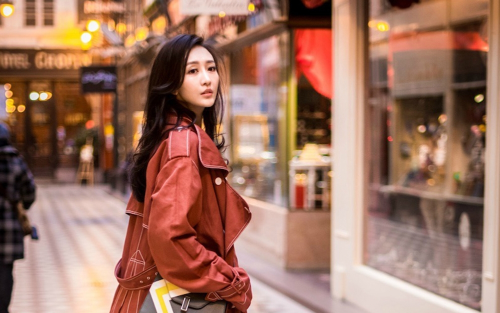 美女明星王鸥清新时尚街拍电脑桌面壁纸
