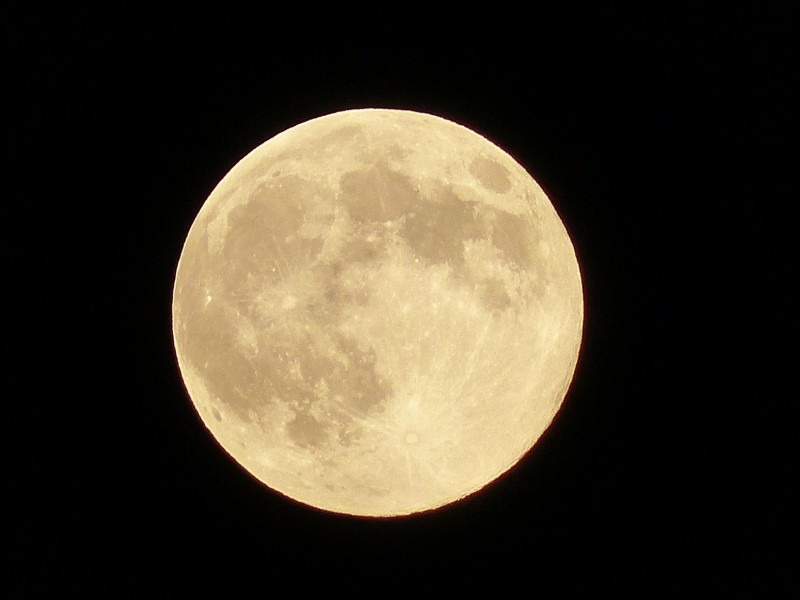 夜空中的月亮风景图片