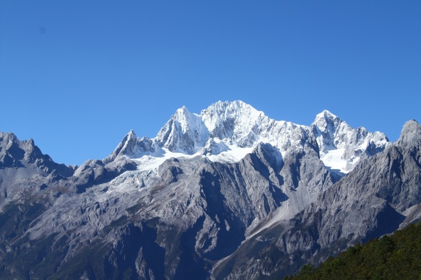 巍峨秀丽的雪山风景壁纸图片