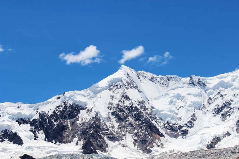 巍峨秀丽的雪山风景壁纸图片