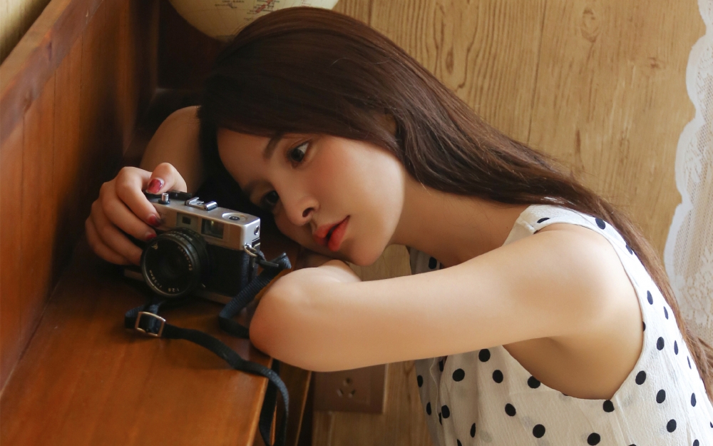 清凉素颜美女写真壁纸图片