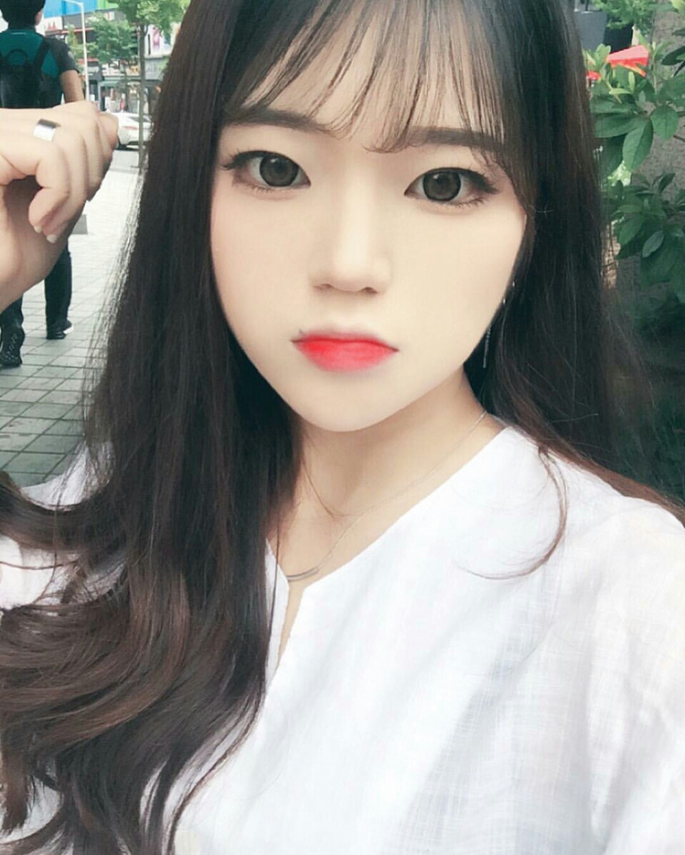 了无牵挂显得慷慨大方可爱妹子图片
