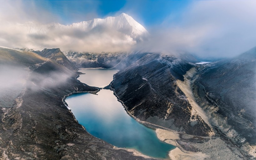 高原雪山风光桌面壁纸