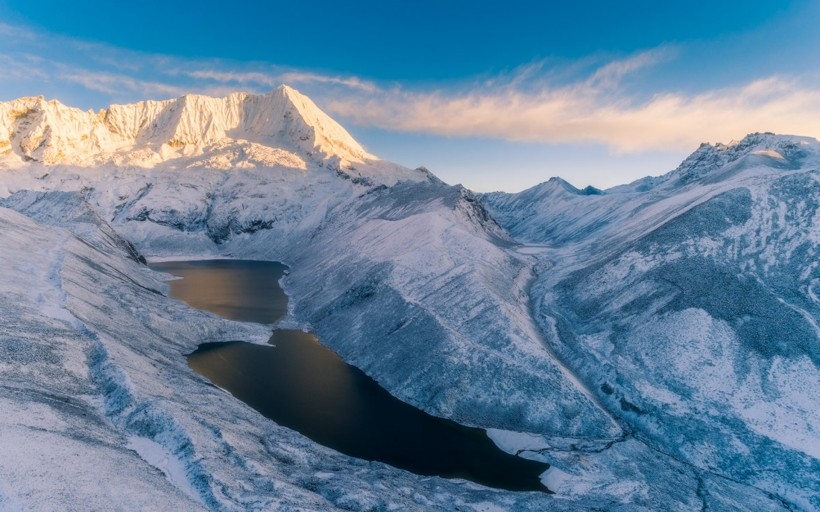 高原雪山风光桌面壁纸