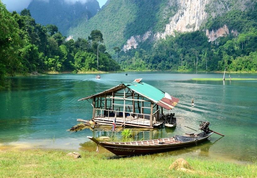 湖边小屋风景图片