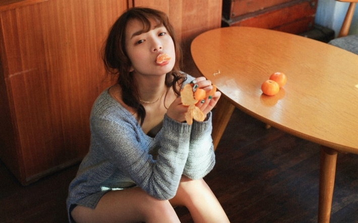 美女居家性感慵懒写真极致诱惑壁纸图片