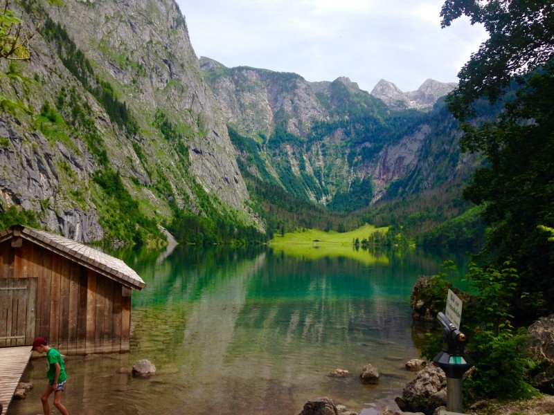 湖边小屋风景图片